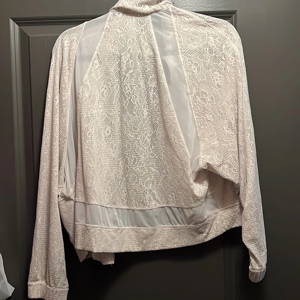Lululemon Mesh Jacket - Picture 2 of 3